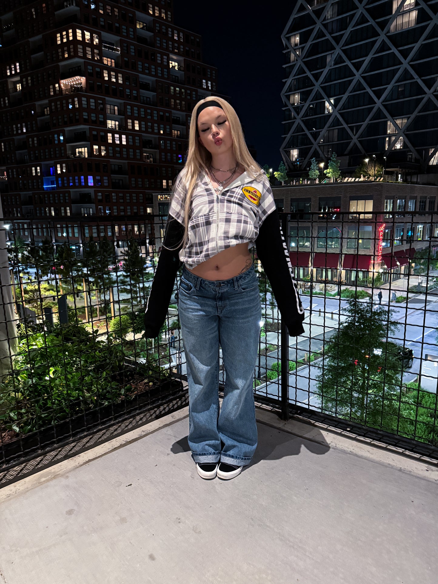 Plaided workers zip up